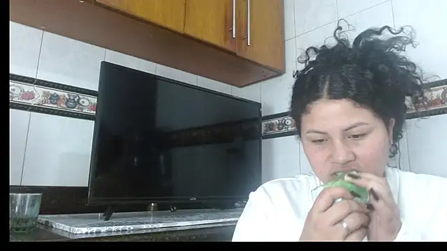 Snapshot of Slut_Full_Messy chatting on April 2026 03:06:01 PM Slut Full Messy online show from April 2026 03:06:01 PM