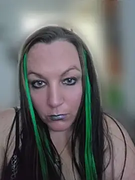 Snapshot of Queenemerald chatting on July 2026 04:09:01 PM Queenemerald online show from July 2026 04:09:01 PM