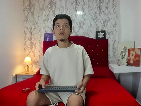 Snapshot of Alejandra_and_James_ chatting on April 2026 07:39:01 AM Alejandra and James online show from April 2026 07:39:01 AM