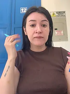 Snapshot of AvaVictori chatting on May 2026 04:33:01 PM AvaVictori online show from May 2026 04:33:01 PM