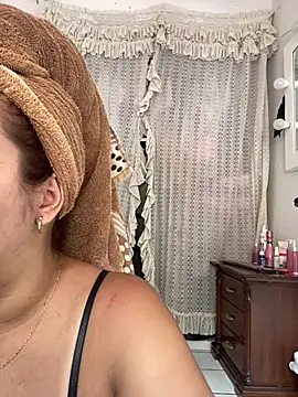 Snapshot of victoria_luxx_ chatting on April 2026 08:09:02 PM victoria luxx online show from April 2026 08:09:02 PM