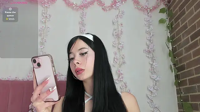 Snapshot of megan_n chatting on April 2026 07:52:02 PM megan n online show from April 2026 07:52:02 PM