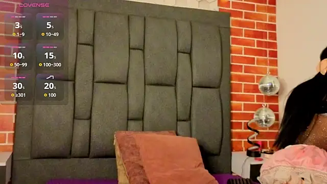 Snapshot of luxuryheavenn chatting on April 2026 07:37:02 PM luxuryheavenn online show from April 2026 07:37:02 PM