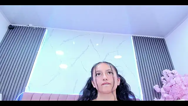 Snapshot of CharloteeTaylor chatting on April 2026 07:53:01 PM CharloteeTaylor online show from April 2026 07:53:01 PM