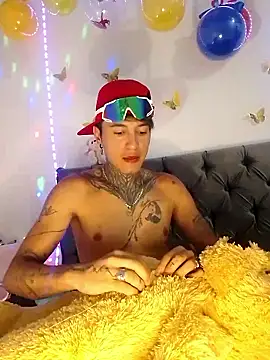 Snapshot of ANDRES_URRIETA chatting on April 2026 08:09:02 AM ANDRES URRIETA online show from April 2026 08:09:02 AM