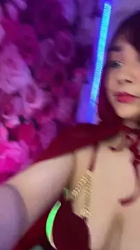 Snapshot of SweetLittleRed chatting on June 2026 05:11:01 AM SweetLittleRed online show from June 2026 05:11:01 AM