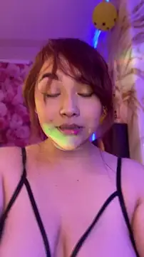 Snapshot of SweetLittleRed chatting on June 2026 06:05:01 AM SweetLittleRed online show from June 2026 06:05:01 AM