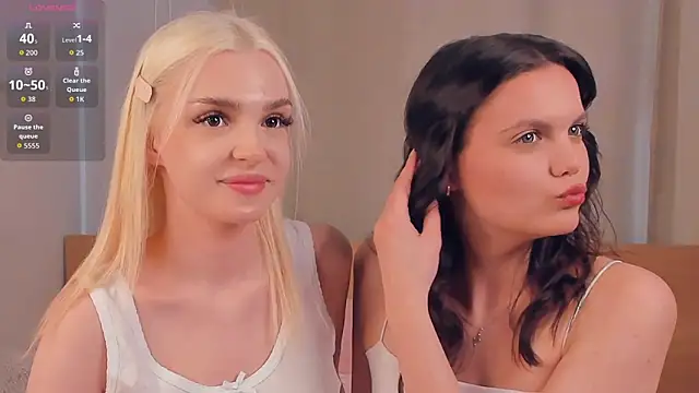 Snapshot of JuliannPaysour chatting on April 2026 07:41:01 AM JuliannPaysour online show from April 2026 07:41:01 AM