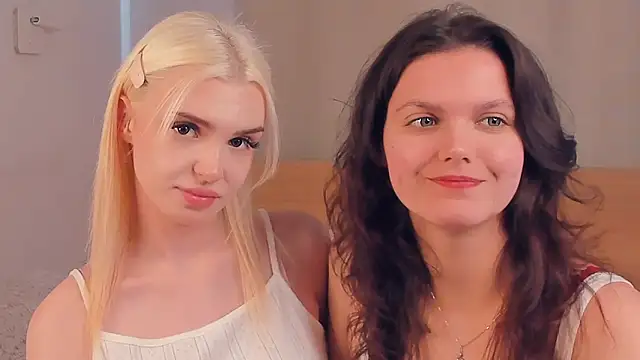 Snapshot of JuliannPaysour chatting on April 2026 07:36:02 AM JuliannPaysour online show from April 2026 07:36:02 AM