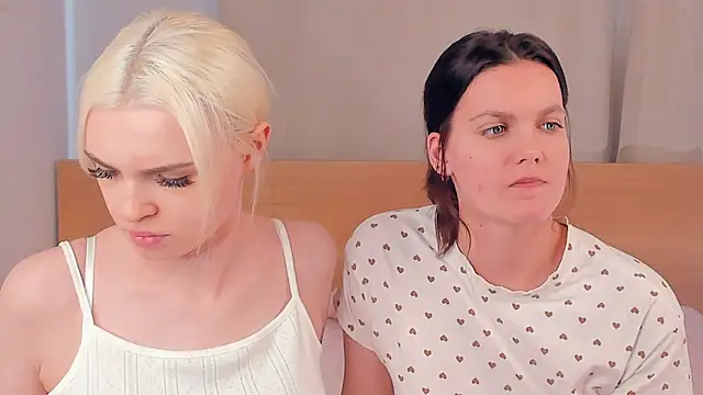 Snapshot of JuliannPaysour chatting on April 2026 07:35:01 AM JuliannPaysour online show from April 2026 07:35:01 AM