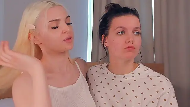 Snapshot of JuliannPaysour chatting on April 2026 07:36:01 AM JuliannPaysour online show from April 2026 07:36:01 AM