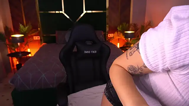 FlirtyMusa online show from April 2026 12:35:02 PM