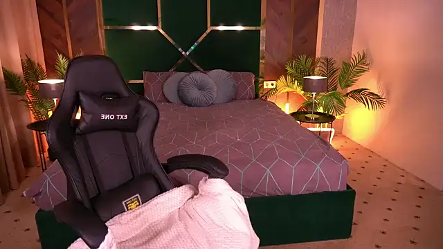 FlirtyMusa online show from April 2026 12:46:01 PM