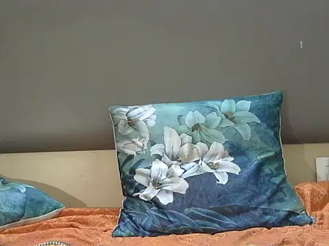 Snapshot of SweetRashii chatting on April 2026 05:38:01 AM SweetRashii online show from April 2026 05:38:01 AM