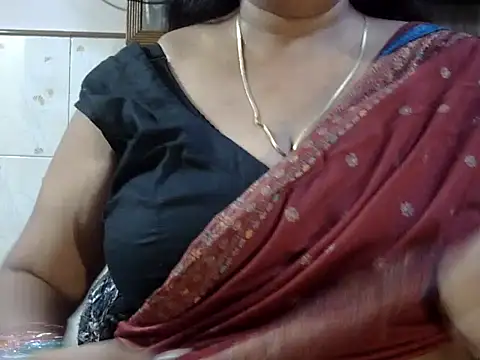 Snapshot of SweetRashii chatting on July 2026 07:03:01 AM SweetRashii online show from July 2026 07:03:01 AM
