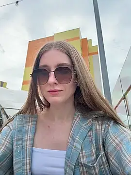 AliceVilliers online show from July 2026 11:03:01 AM