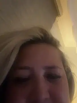 Snapshot of Martinacurvy_ chatting on March 2026 12:43:02 AM Martinacurvy online show from March 2026 12:43:02 AM