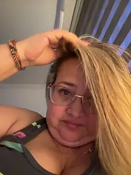 Snapshot of Martinacurvy_ chatting on April 2026 11:24:02 PM Martinacurvy online show from April 2026 11:24:02 PM