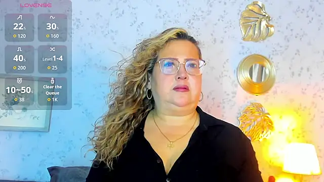 Snapshot of Martinacurvy_ chatting on April 2026 10:55:01 AM Martinacurvy online show from April 2026 10:55:01 AM