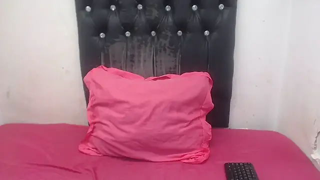 SweetSinAura online show from April 2026 04:48:01 PM