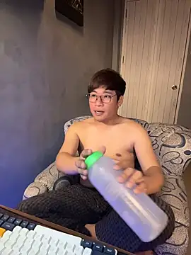 Snapshot of Titanryu chatting on April 2026 04:07:01 PM Titanryu online show from April 2026 04:07:01 PM