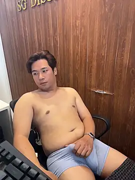 Snapshot of Titanryu chatting on April 2026 04:12:01 AM Titanryu online show from April 2026 04:12:01 AM