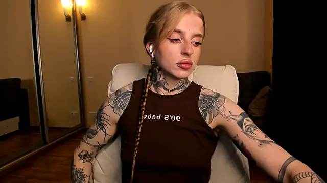 Snapshot of harley_kimm chatting on June 2026 05:32:02 AM harley kimm online show from June 2026 05:32:02 AM
