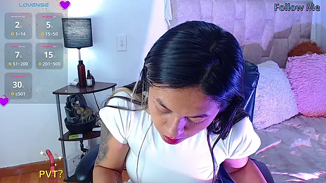 CharlottLee online show from April 2026 12:39:01 AM