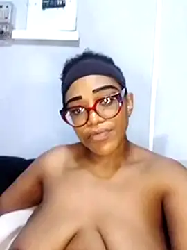 Snapshot of sultrydiva00 chatting on April 2026 06:01:01 PM sultrydiva00 online show from April 2026 06:01:01 PM