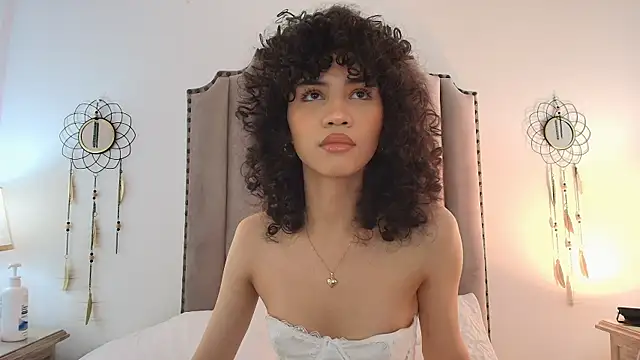Julietta    online show from June 2026 02:15:02 PM