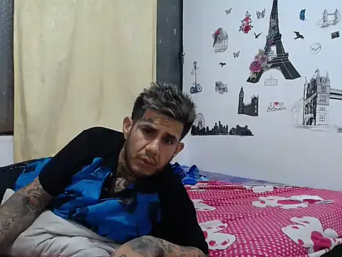 Snapshot of allison_maxtattoo_ chatting on April 2026 02:31:01 AM allison maxtattoo online show from April 2026 02:31:01 AM