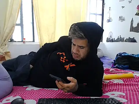 Snapshot of allison_maxtattoo_ chatting on April 2026 02:36:02 PM allison maxtattoo online show from April 2026 02:36:02 PM