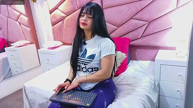 Snapshot of alexa_muz chatting on April 2026 11:48:01 AM alexa muz online show from April 2026 11:48:01 AM