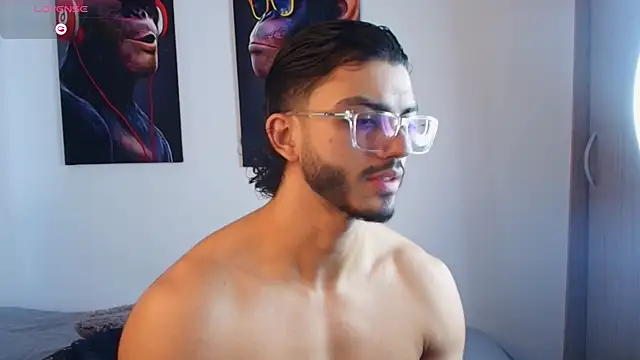 IamAxel03 online show from April 2026 07:11:01 PM