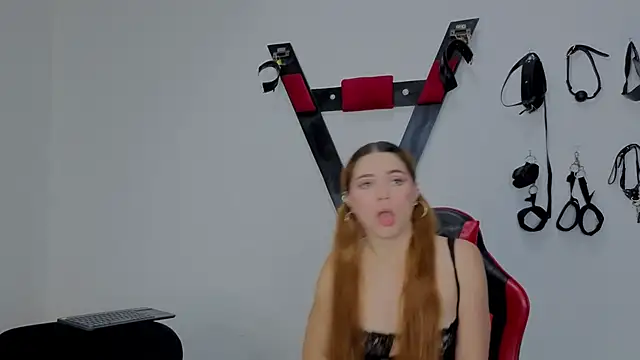 Snapshot of Hana_and_Zeta2026 chatting on April 2026 01:41:01 PM Hana and Zeta2026 online show from April 2026 01:41:01 PM