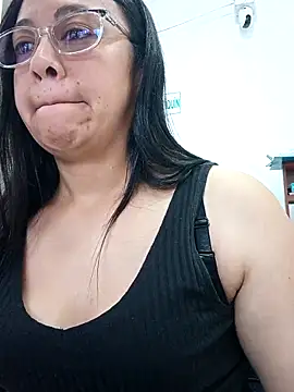 Snapshot of Violeta--7 chatting on April 2026 02:03:02 PM Violeta--7 online show from April 2026 02:03:02 PM