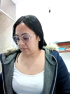 Snapshot of Violeta--7 chatting on April 2026 01:45:02 PM Violeta--7 online show from April 2026 01:45:02 PM