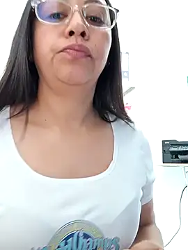 Snapshot of Violeta--7 chatting on April 2026 01:38:01 PM Violeta--7 online show from April 2026 01:38:01 PM