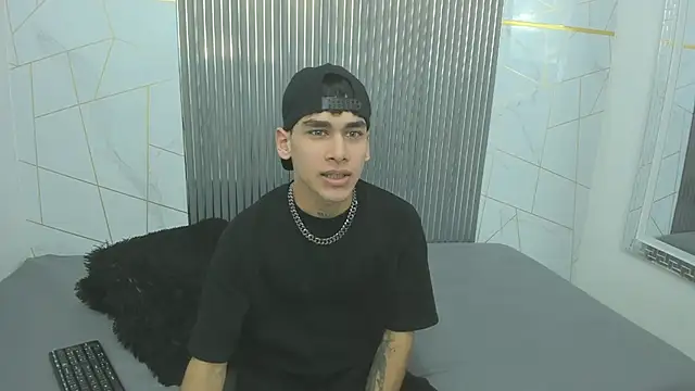 Snapshot of Kitsune_44 chatting on April 2026 07:22:01 PM Kitsune 44 online show from April 2026 07:22:01 PM