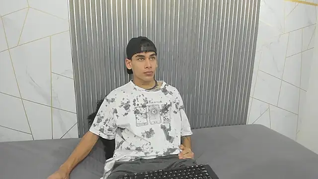 Snapshot of Kitsune_44 chatting on April 2026 07:26:02 PM Kitsune 44 online show from April 2026 07:26:02 PM