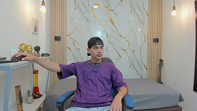 Snapshot of Kitsune_44 chatting on April 2026 07:08:01 PM Kitsune 44 online show from April 2026 07:08:01 PM