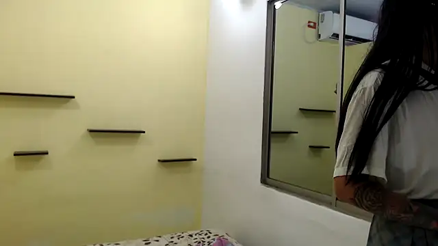 romina white18 online show from April 2026 05:52:01 AM