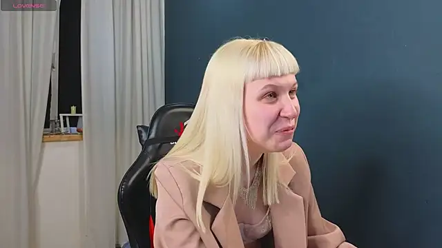 Snapshot of call_me_heaven chatting on April 2026 03:31:02 PM call me heaven online show from April 2026 03:31:02 PM