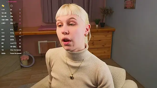 Snapshot of call_me_heaven chatting on April 2026 03:20:02 PM call me heaven online show from April 2026 03:20:02 PM