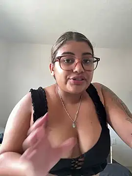 Snapshot of C1N09 chatting on June 2026 06:32:02 PM C1N09 online show from June 2026 06:32:02 PM