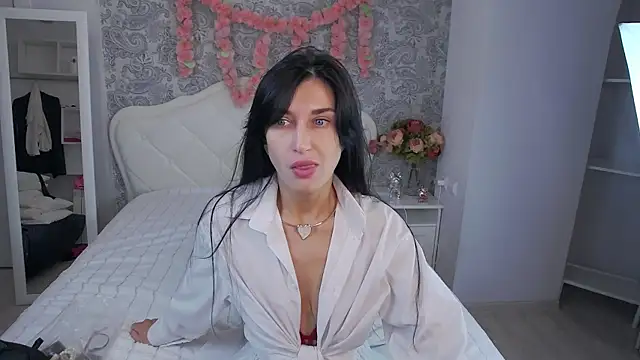 Snapshot of AriannaCruise chatting on April 2026 03:47:01 AM AriannaCruise online show from April 2026 03:47:01 AM