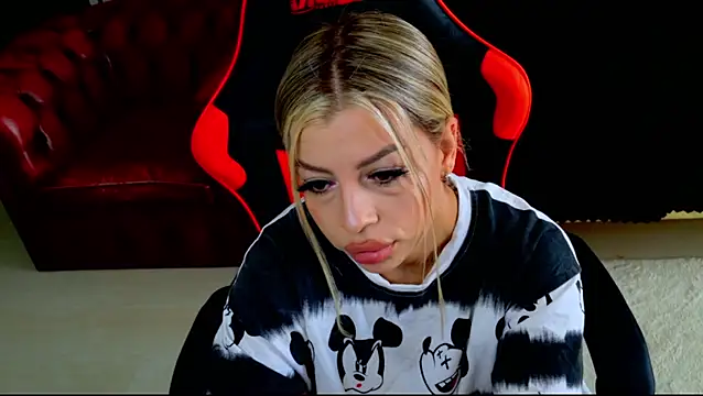 Snapshot of Ohh_Nicole chatting on April 2026 02:06:02 PM Ohh Nicole online show from April 2026 02:06:02 PM