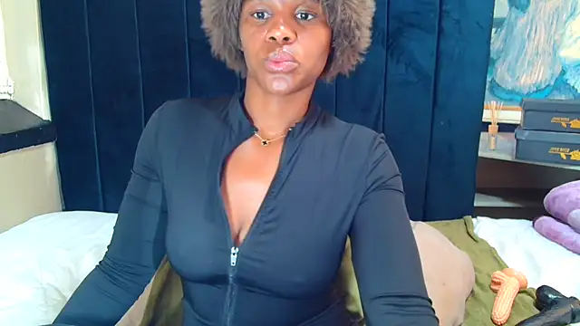 Snapshot of CaramelCandyxx chatting on July 2026 06:09:01 AM CaramelCandyxx online show from July 2026 06:09:01 AM