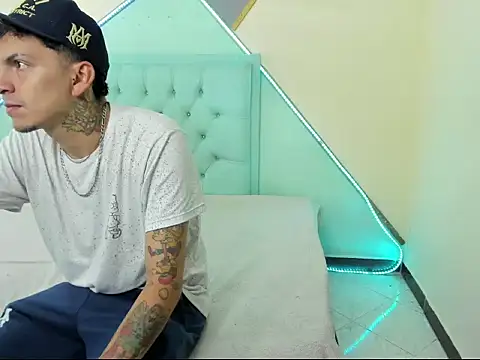 Snapshot of Max_sstteel chatting on April 2026 01:00:02 PM Max sstteel online show from April 2026 01:00:02 PM