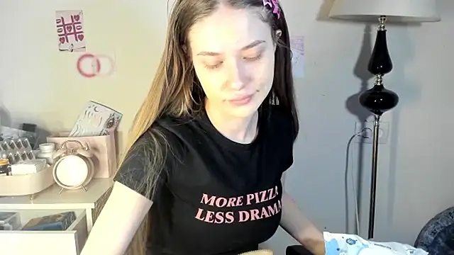 Snapshot of chloesweetbby chatting on April 2026 01:52:01 PM chloesweetbby online show from April 2026 01:52:01 PM